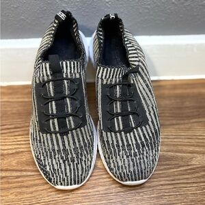 Tiosebon Black and White Knit Slip-On Sneakers size 7.5 (SKU 149)